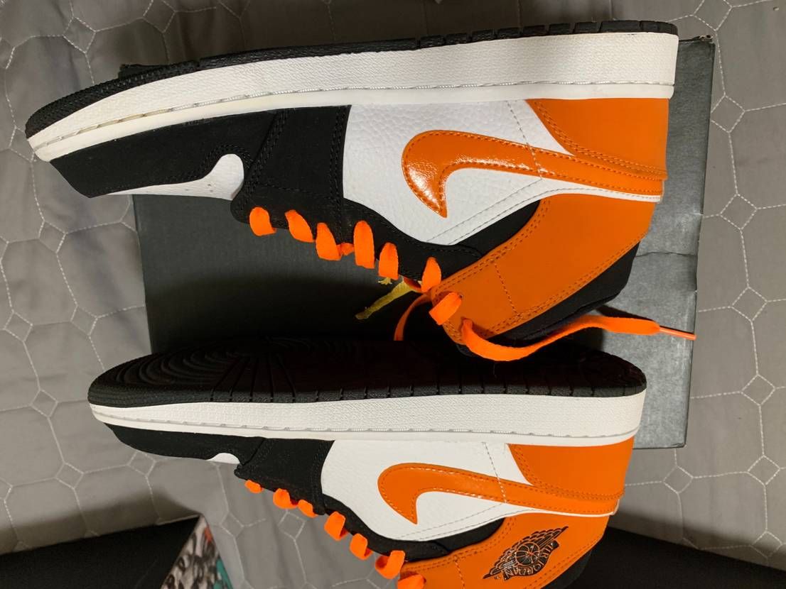 NIKE AIR JORDAN 1 MID "SHATTERED BACKBOARD"