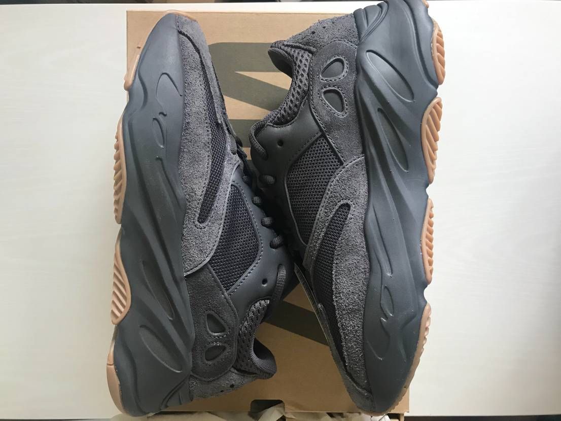 adidas YEEZY Boost 700 "Utility Black"