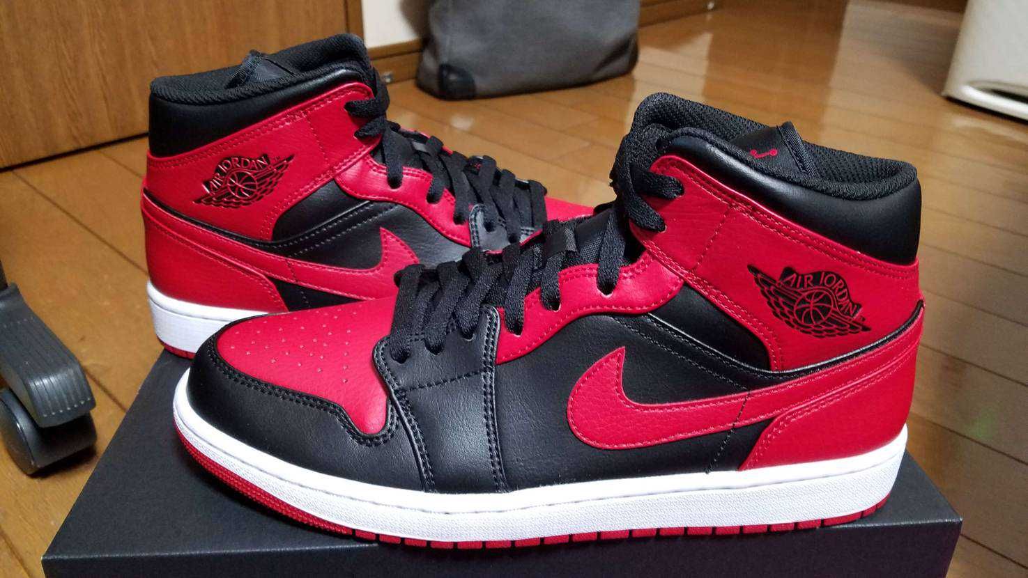 Nike Air Jordan 1 Mid "Bred"
