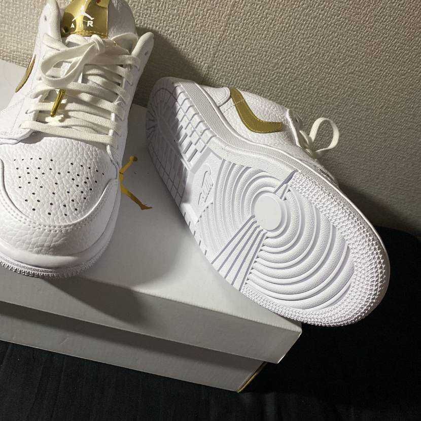 NIKE Women's AIR JORDAN 1 LOW SE "WHITE/GOLD"