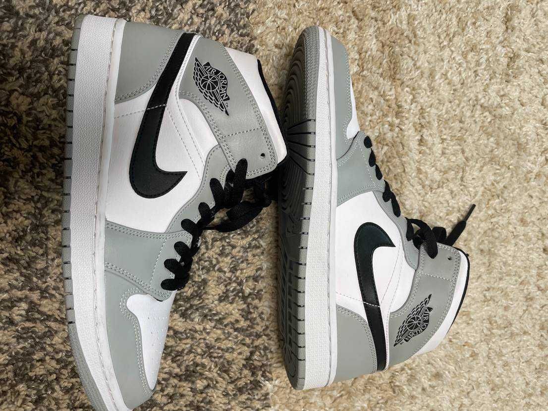 Nike Air Jordan 1 Mid "Light Smoke Grey/White/Black"