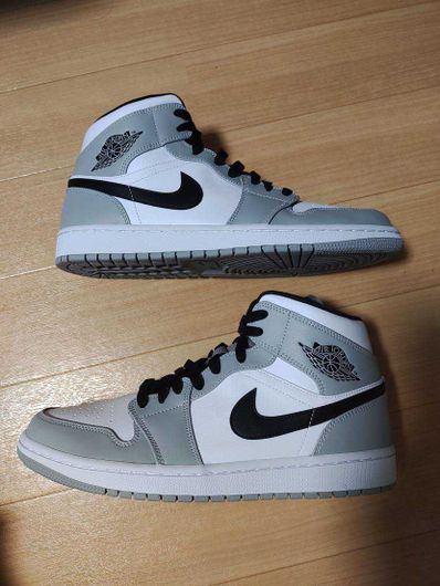 Nike Air Jordan 1 Mid "Light Smoke Grey/White/Black"