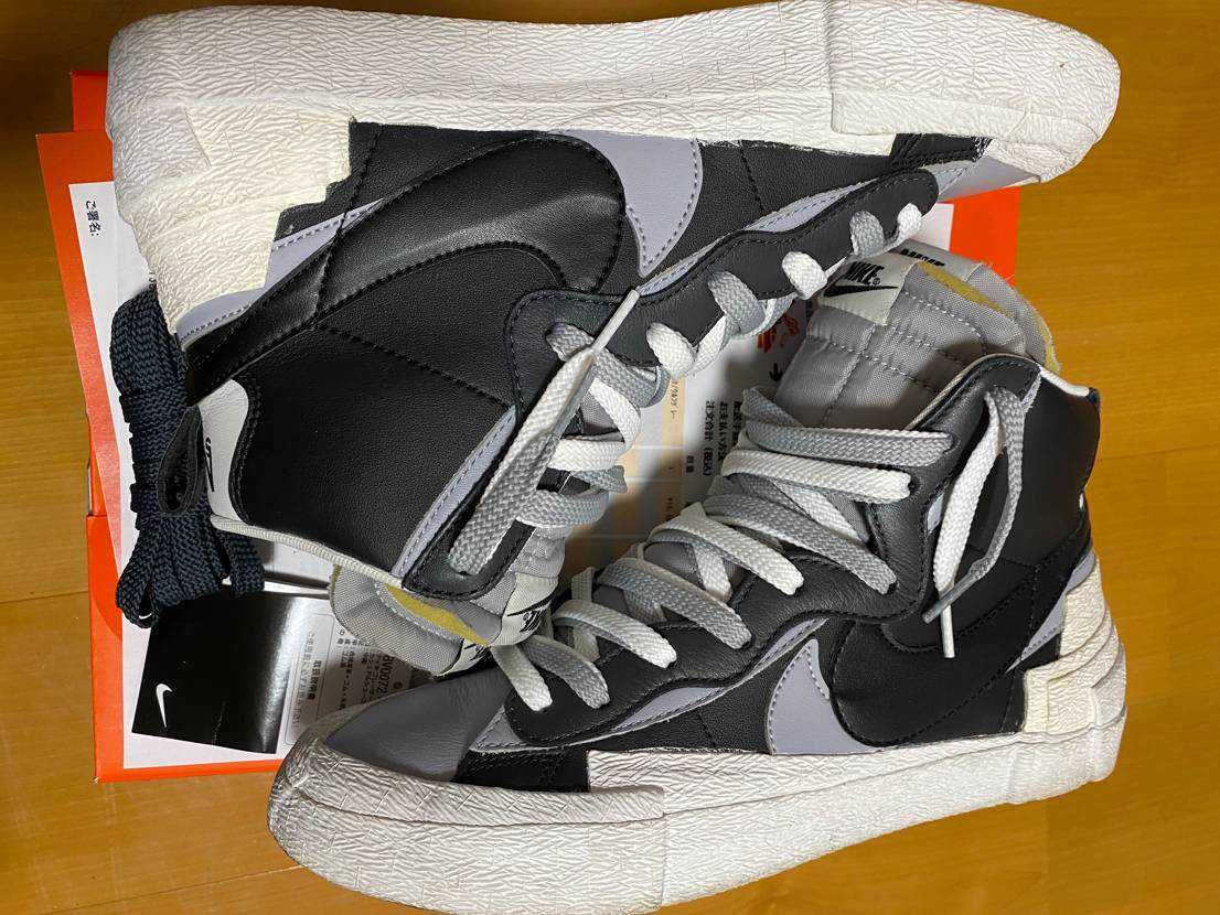 sacai × NIKE BLAZER MID "BLACK/WOLF GREY/WHITE"