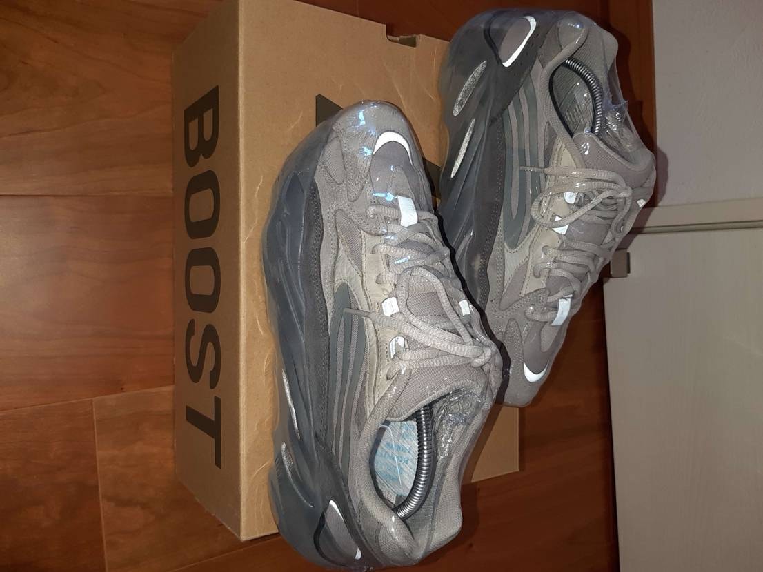 adidas YEEZY Boost 700 V2 "Tephra"