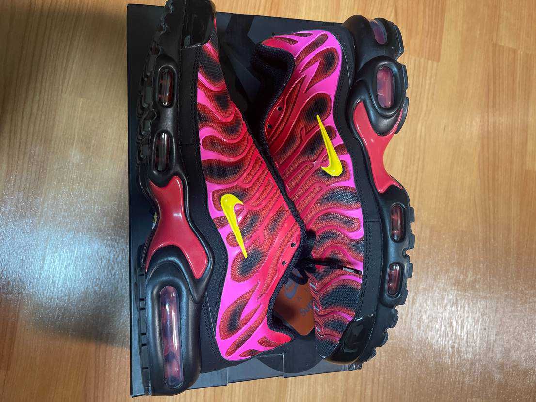 Supreme × Nike Air Max Plus "Hyper Grape"