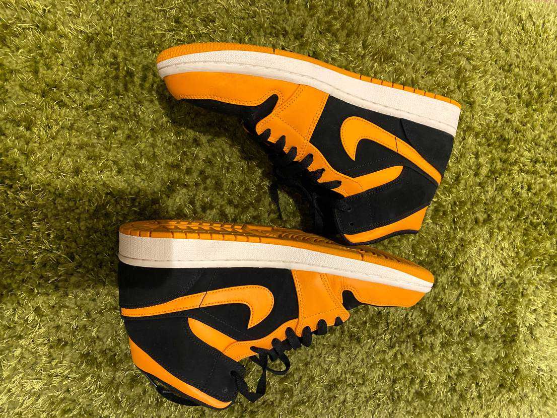 Nike Air Jordan 1 Mid "Black Orange Peel"