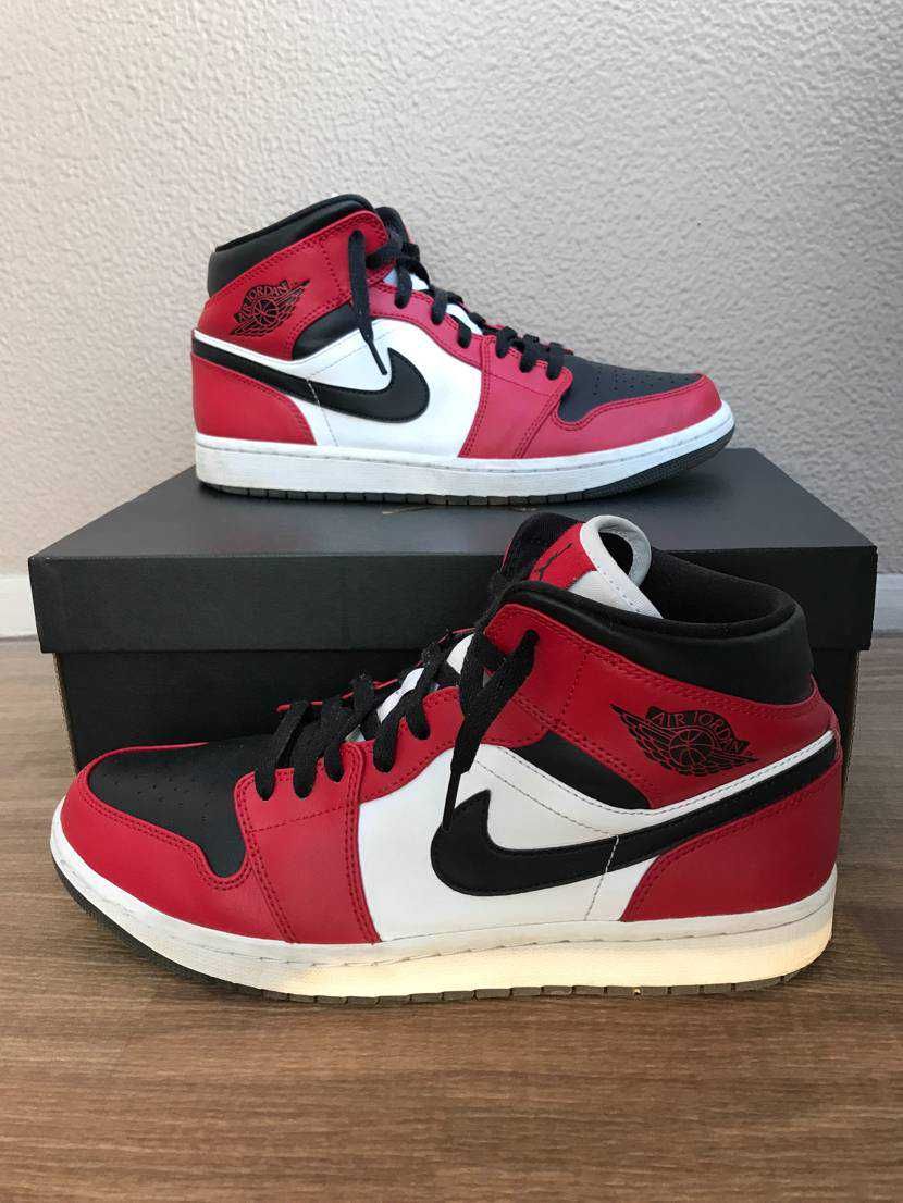 Nike Air Jordan 1 Mid "Chicago Black Toe"