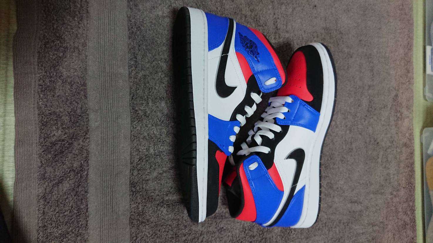 Nike Air Jordan 1 Mid "Top 3"