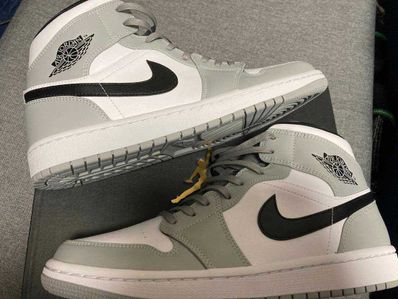 Nike Air Jordan 1 Mid "Light Smoke Grey/White/Black"