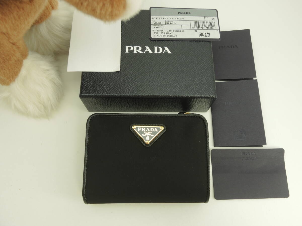 新品・未使用(ワケあり)】プラダ コンパクトウォレット 三角プレート