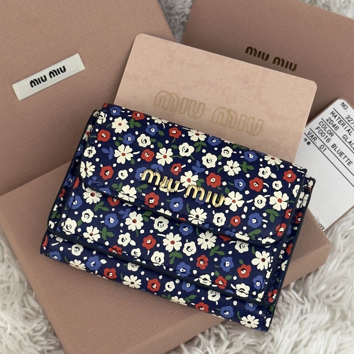 ☆新品級☆RFID内蔵 MIUMIU ミュウミュウ 財布 フラワー 花柄 レザー 三つ折り財布 ギャランティーカード付き