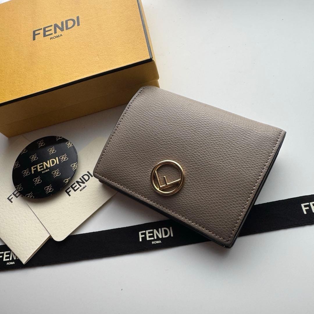 FENDI フェンディ 折り財布 ズッキーノ FF柄 レザー 保存袋、外箱付き 
