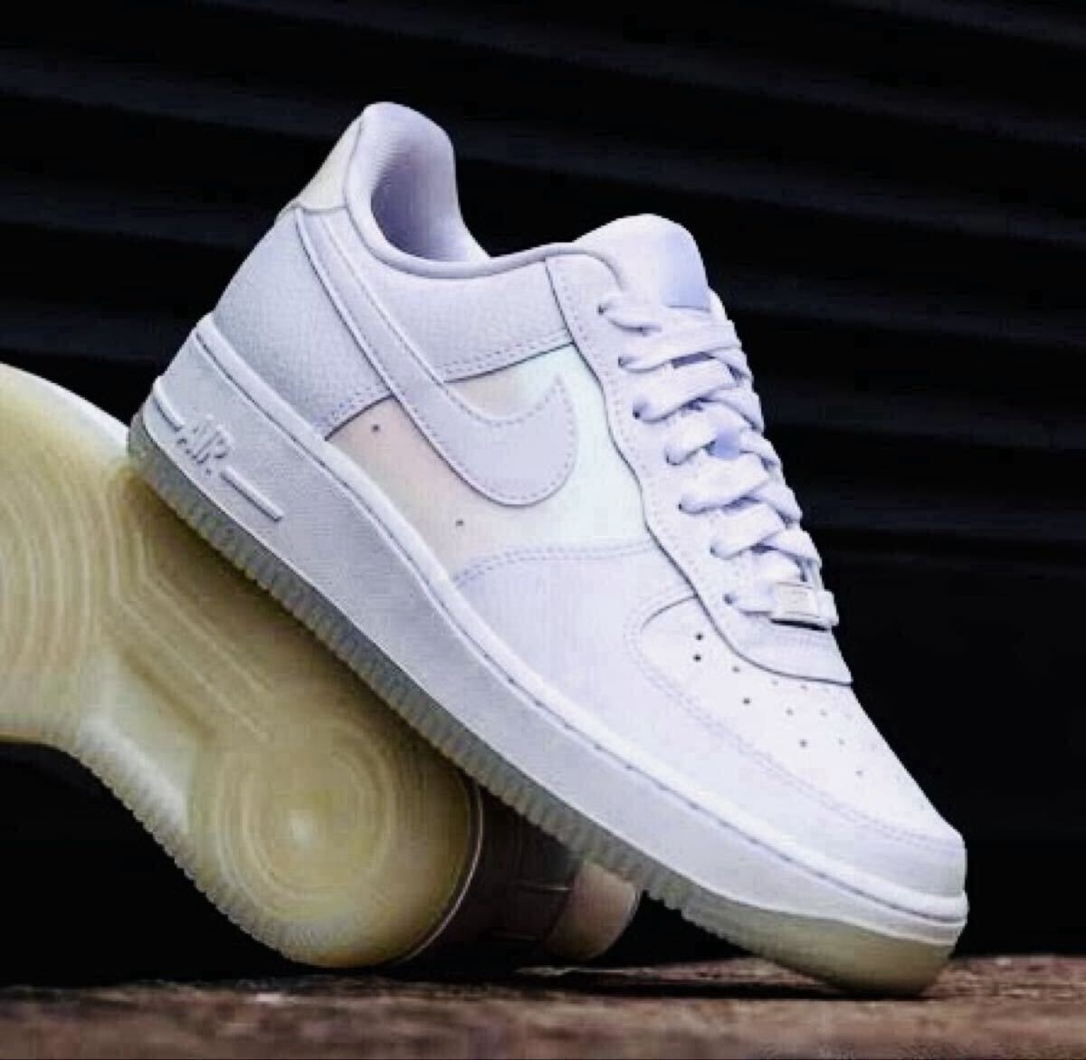 ☆送料込■新品26.0cm■ナイキ エア フォース 1 07 ホワイト/マルチカラー/ゴースト/レインボー NIKE 【定価.16500円】