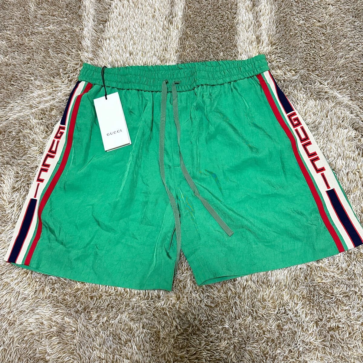 【タグ付き】GUCCI ショートパンツ グリーン 緑 トラックパンツ ライン メンズ グッチ ハーフパンツ 半ズボン ライン ストライプ 短パン