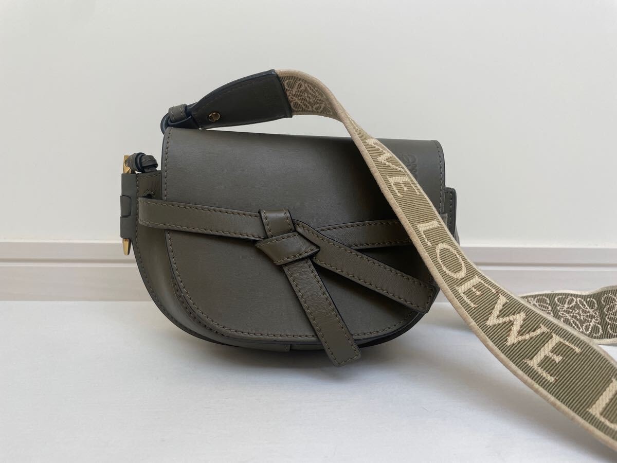 ロエベ　ゲートデュアル バッグ ミニ（ソフトカーフ&ジャカード）ショルダーバッグ　LOEWE　アナグラム　オータムグリーン　カーキ　緑