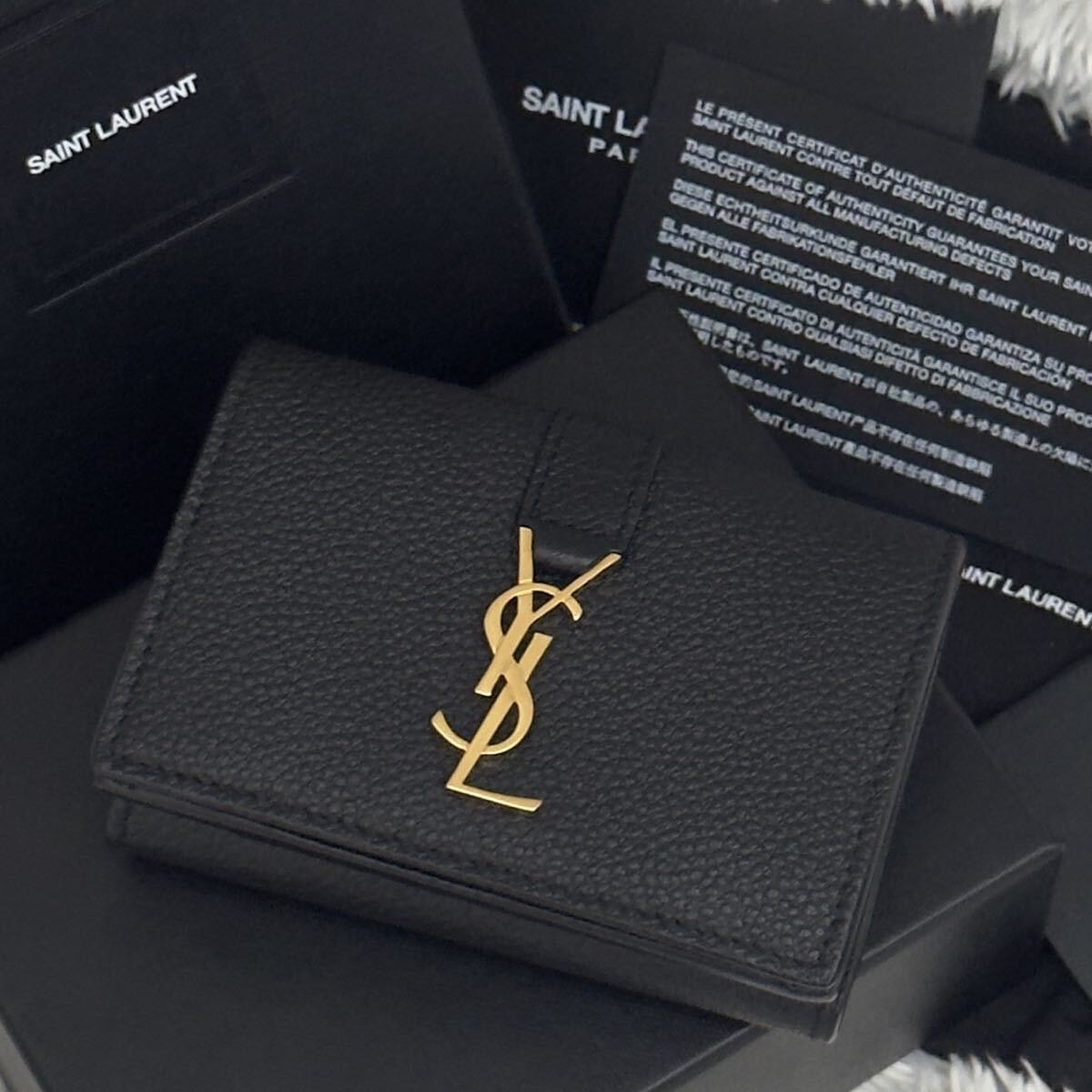 ☆新品同様☆SAINT LAURENT サンローラン 財布 現行 オリガミ レザー ブラック カサンドラ YSLロゴ 三つ折り財布