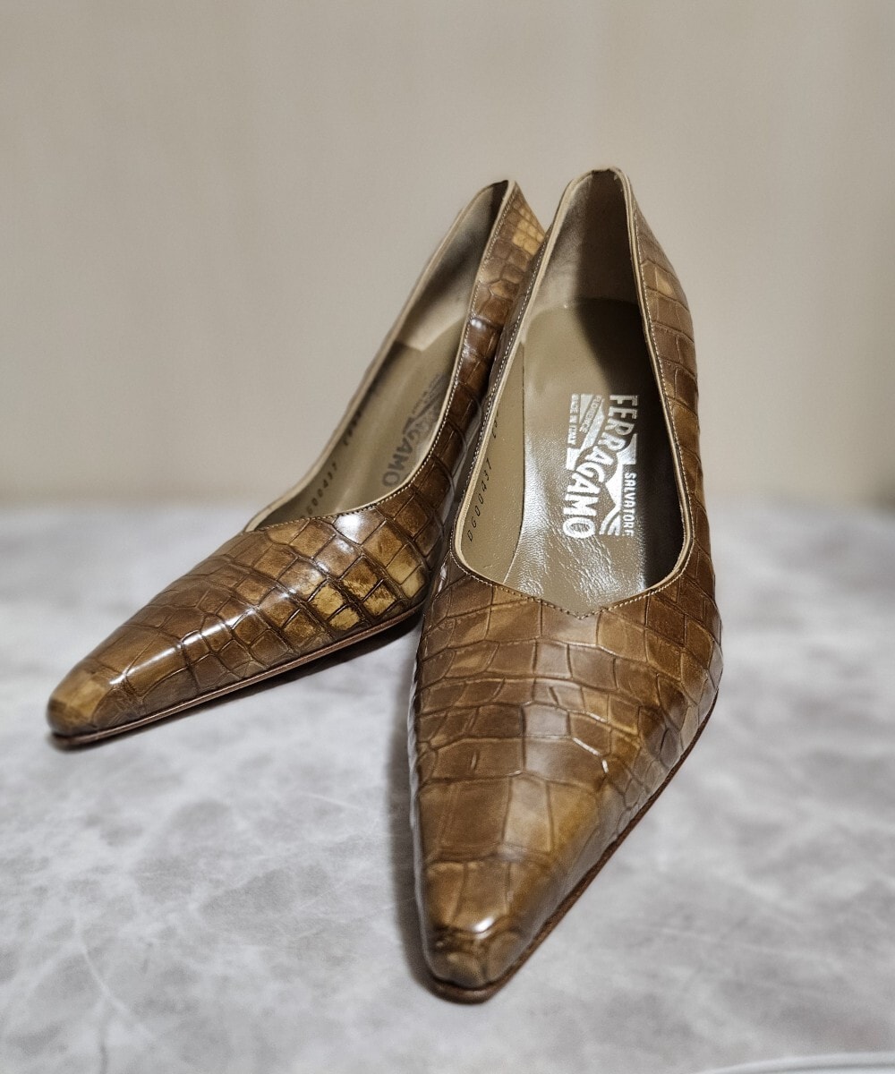 未使用サルバトーレフェラガモヒールパンプス レザー Ferragamo Salvatore