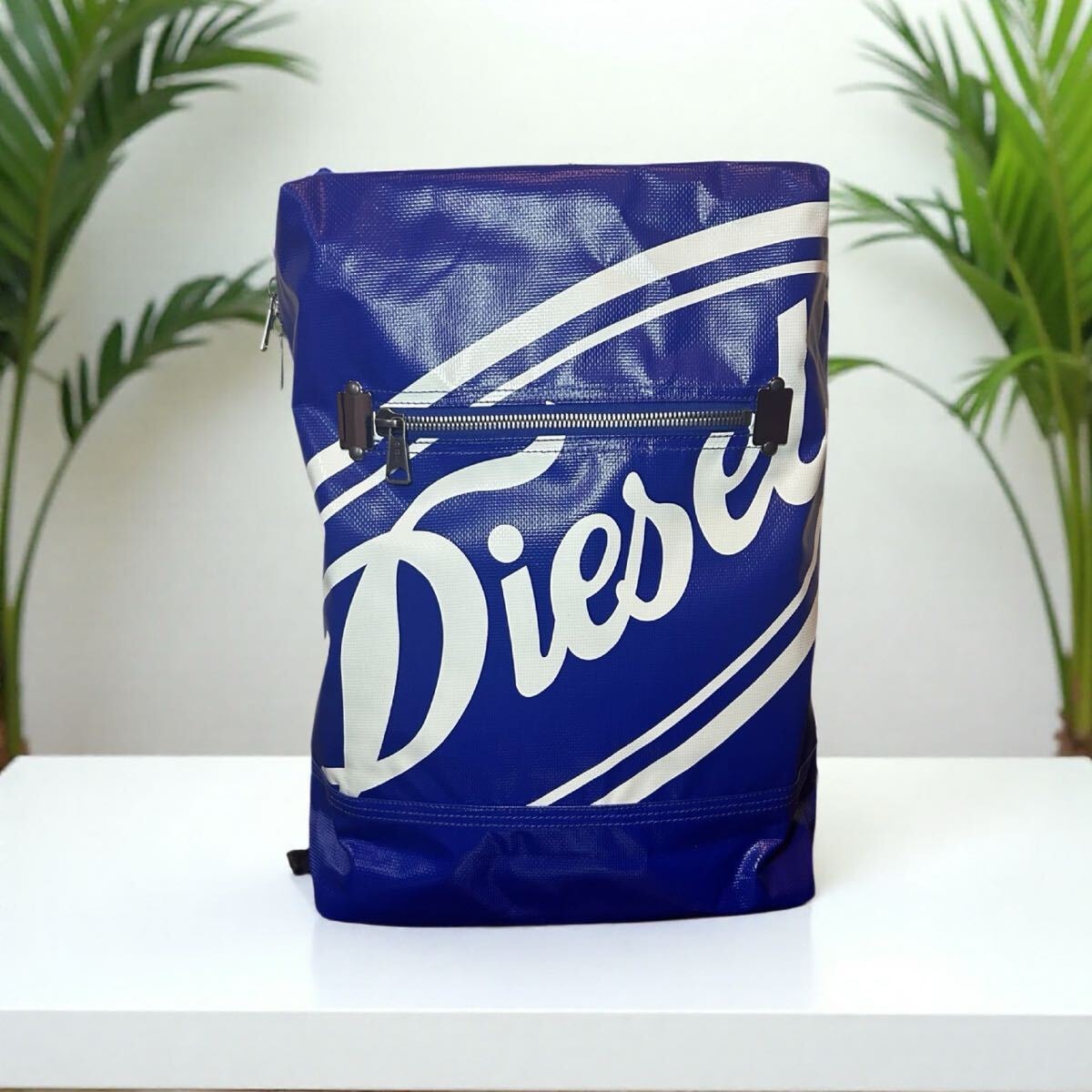 Diesel Zip-D Crossbody Bag x Zip-D X-Expandable Utilitarian