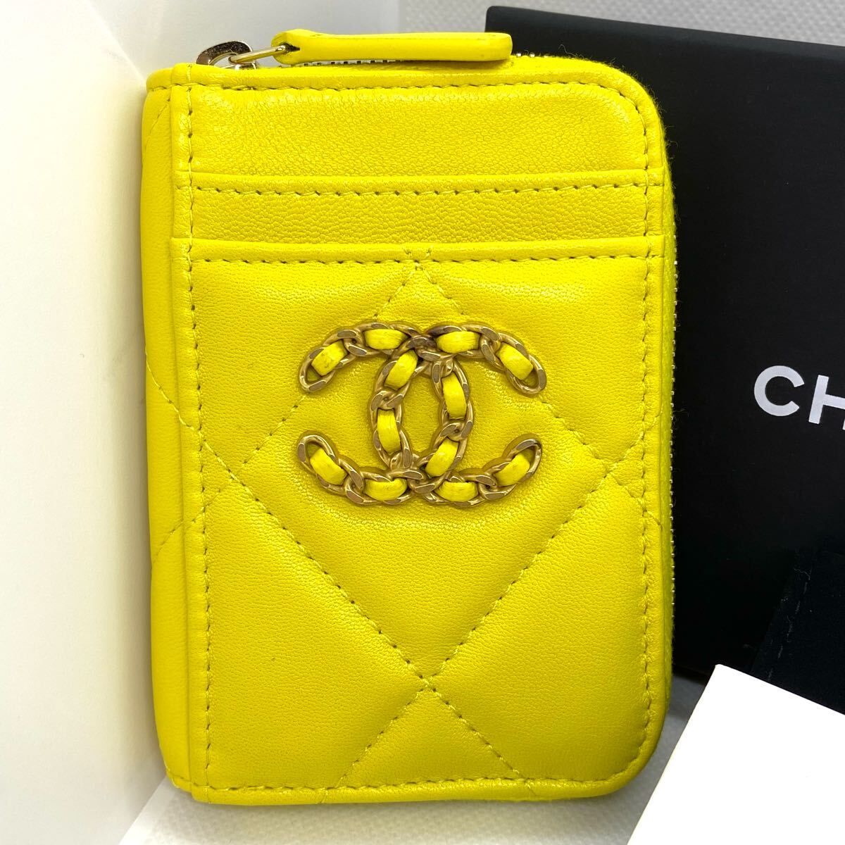 【ほぼ未使用】 CHANEL シャネル19 ココマーク 稀少カラー　イエロー　コインパース ラムスキン　 レザー　カードケース