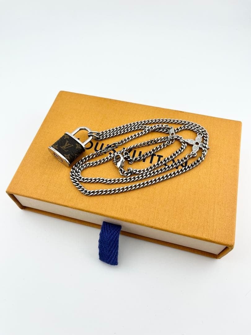 美品　ルイヴィトン ネックレス ペンダント MNGロケット M00525