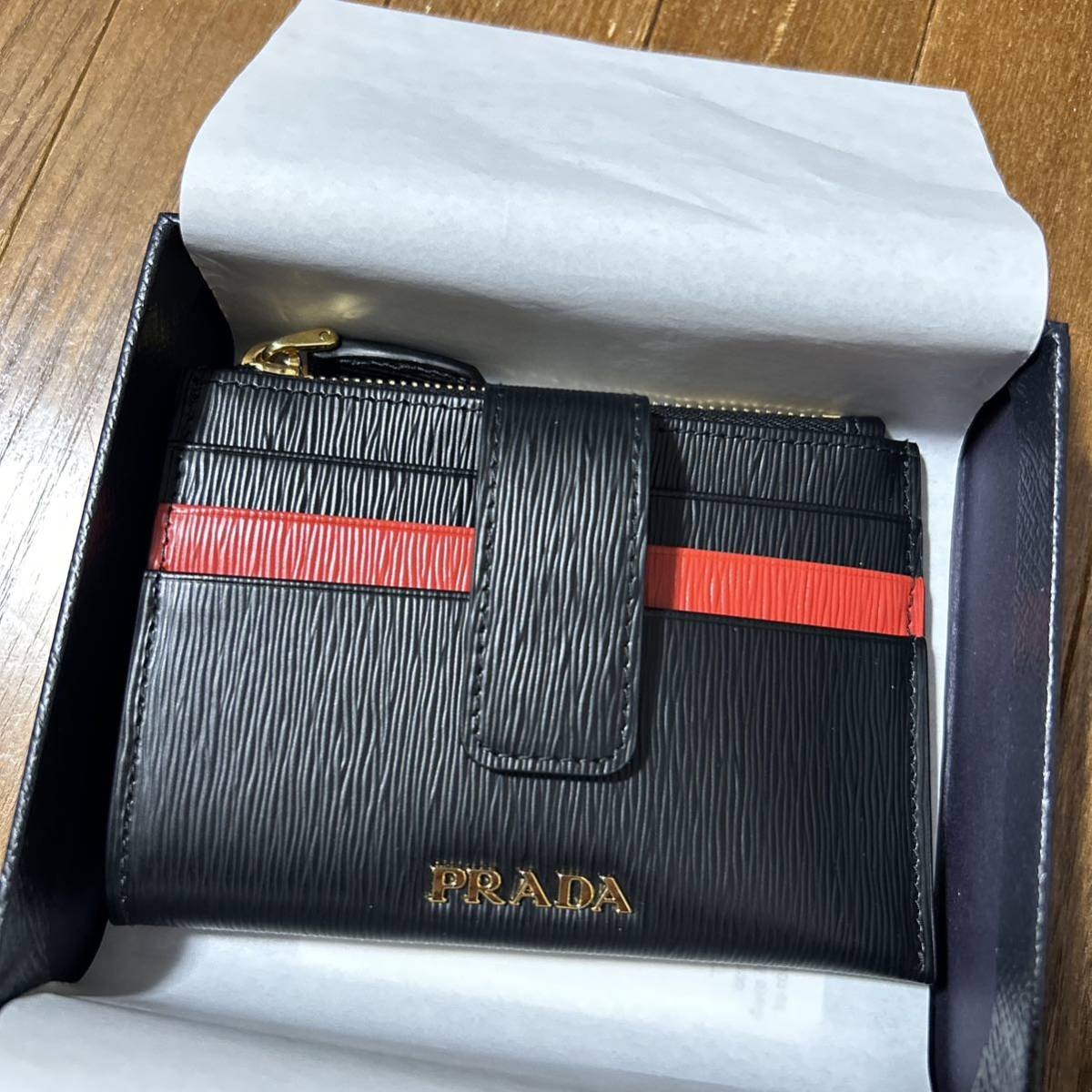 プラダ サフィアーノレザー カードホルダー 