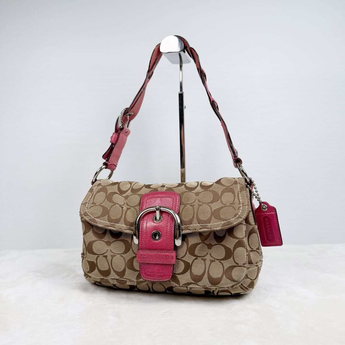 希少カラー 大人気 コーチ ワンショルダーバッグ シグネチャー ピンク ソーホ 目立った傷や汚れなし】Coach Soho Signature Hobo Shoulder