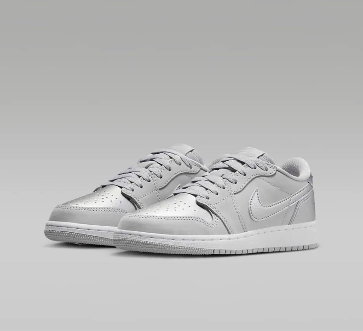 極美品 新品 NIKE ナイキ スニーカー 靴 シルバー エア ジョーダン 1 LOW OG Silver 27.5cm オンライン 完売品 シューズ ホワイト