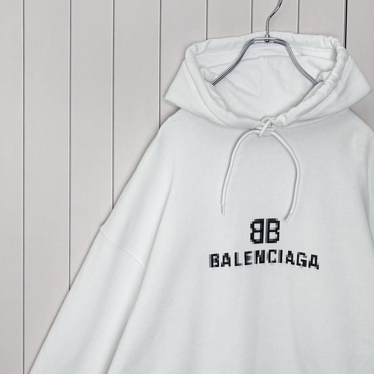 即完売モデル BALENCIAGA バレンシアガ BBロゴ オーバーサイズ プルパーカー PIXEL HOODIE 白 ホワイト フーディ トップス メンズ XL相当