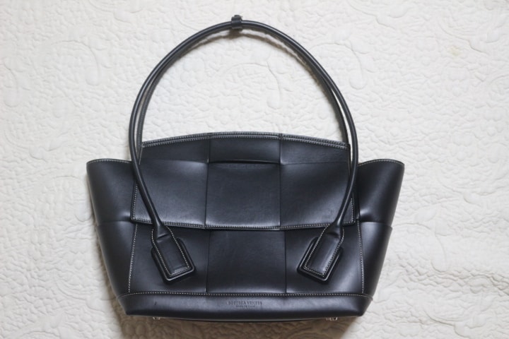 ボッテガヴェネタ　アルコトートバッグ　イントレチャート　ブラック　良品