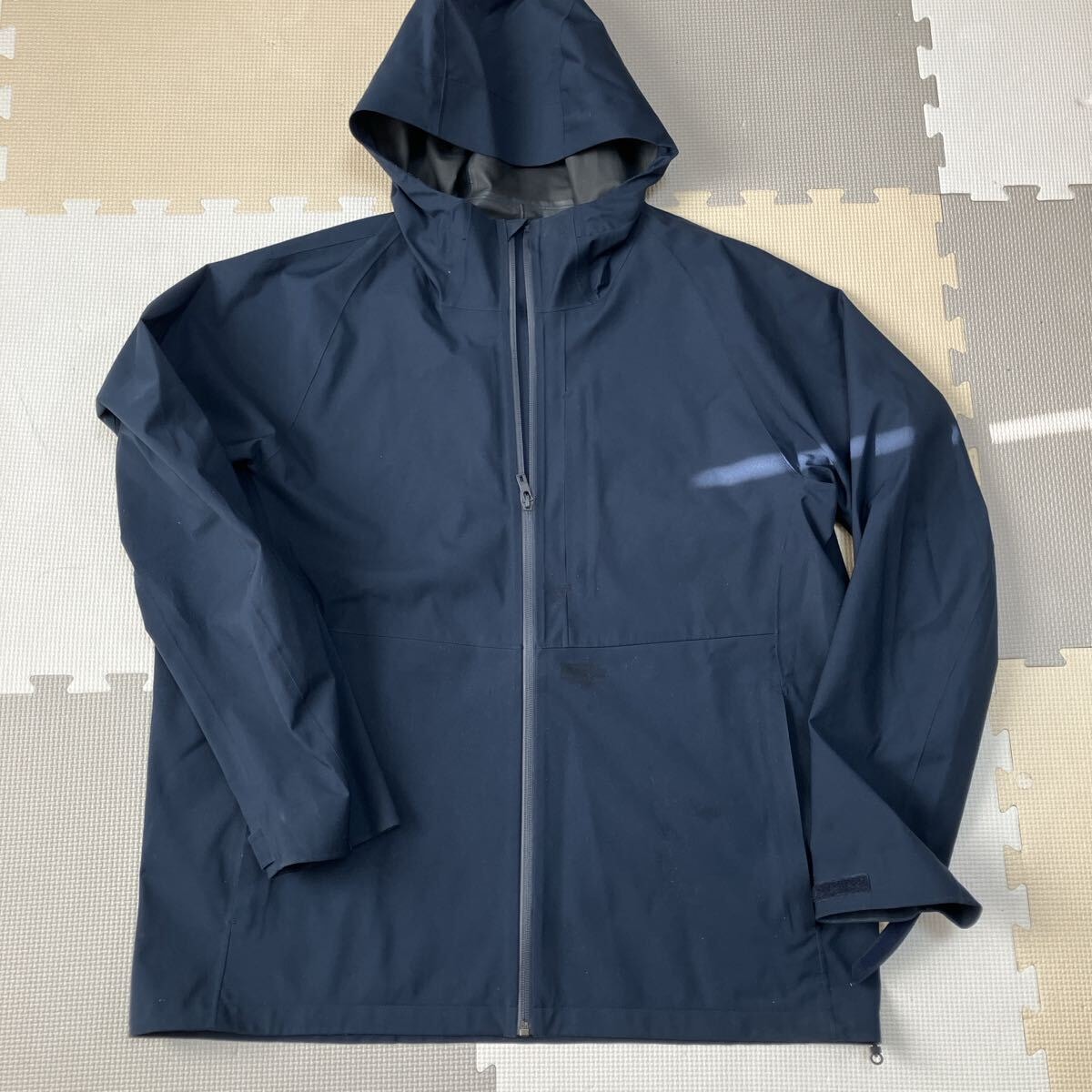 ユニクロ ブロックテックパーカ ネイビー