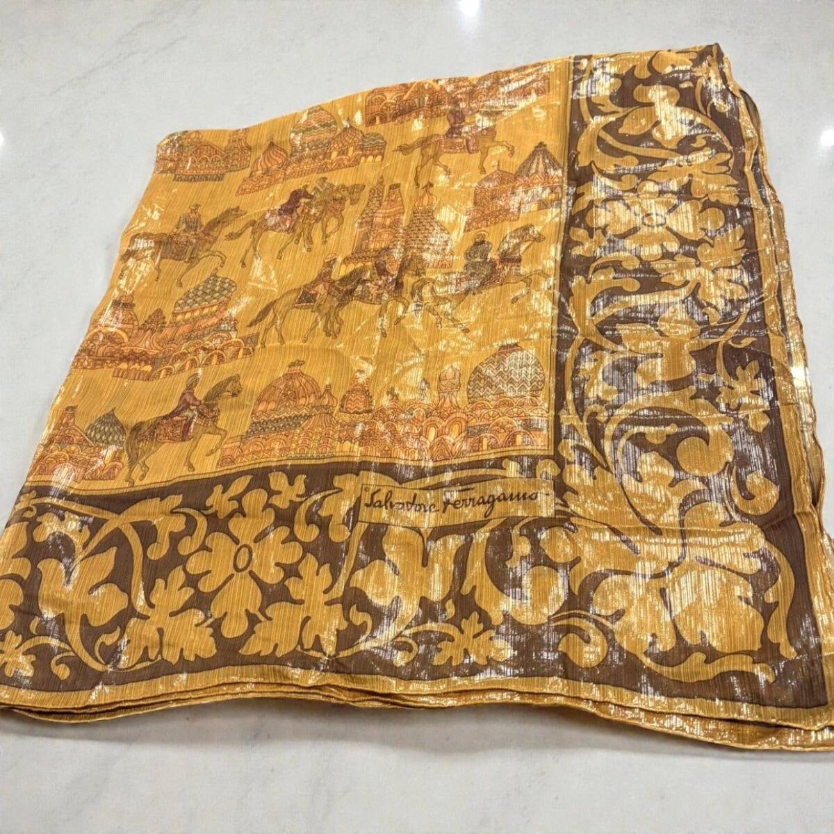 【良品】Salvatore Ferragamo サルヴァトーレ フェラガモ 132×136 超大判 スカーフ ストール ブラウン系 光沢 ストライプ 花 馬 ホース