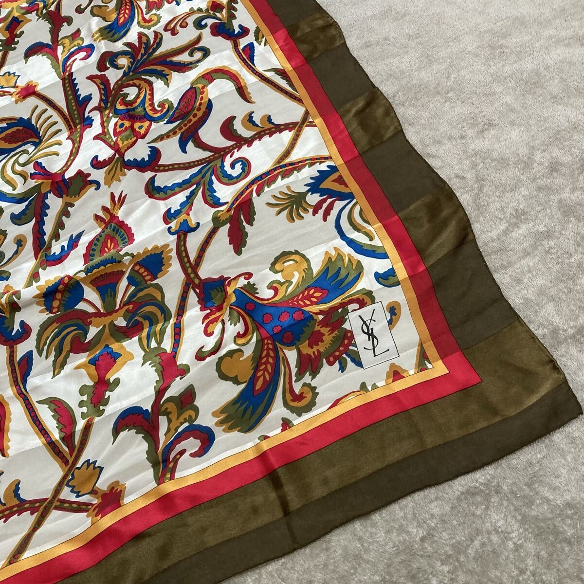 イヴサンローラン　 スカーフ 大判 シルク100 シルク グリーン　秋色　SILK silk 大判スカーフ　絹　Yves Saint Laurent