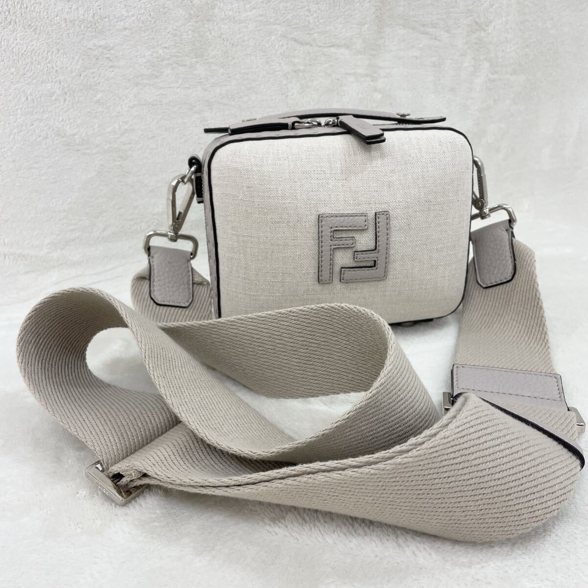 B (目立った傷や汚れなし)】FENDI フェンディ FFロゴ ショルダーバッグ