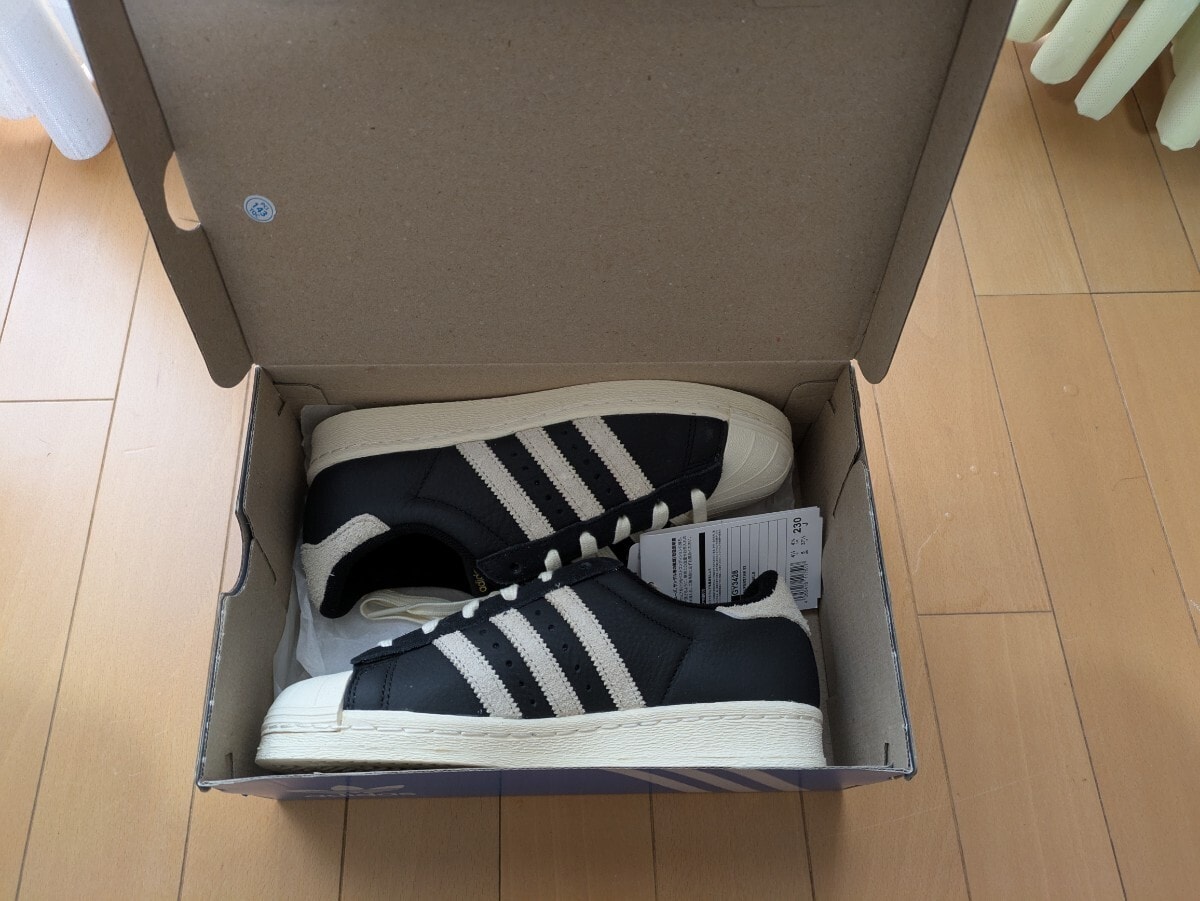未使用品 adidas アディダス スーパースター スニーカー SUPERSTAR 82 CBLACK、サイズ23センチ検、 ナイキ ニューバランス 美品靴