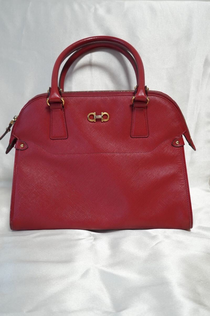 Ferragamo 赤 ハンドバッグ