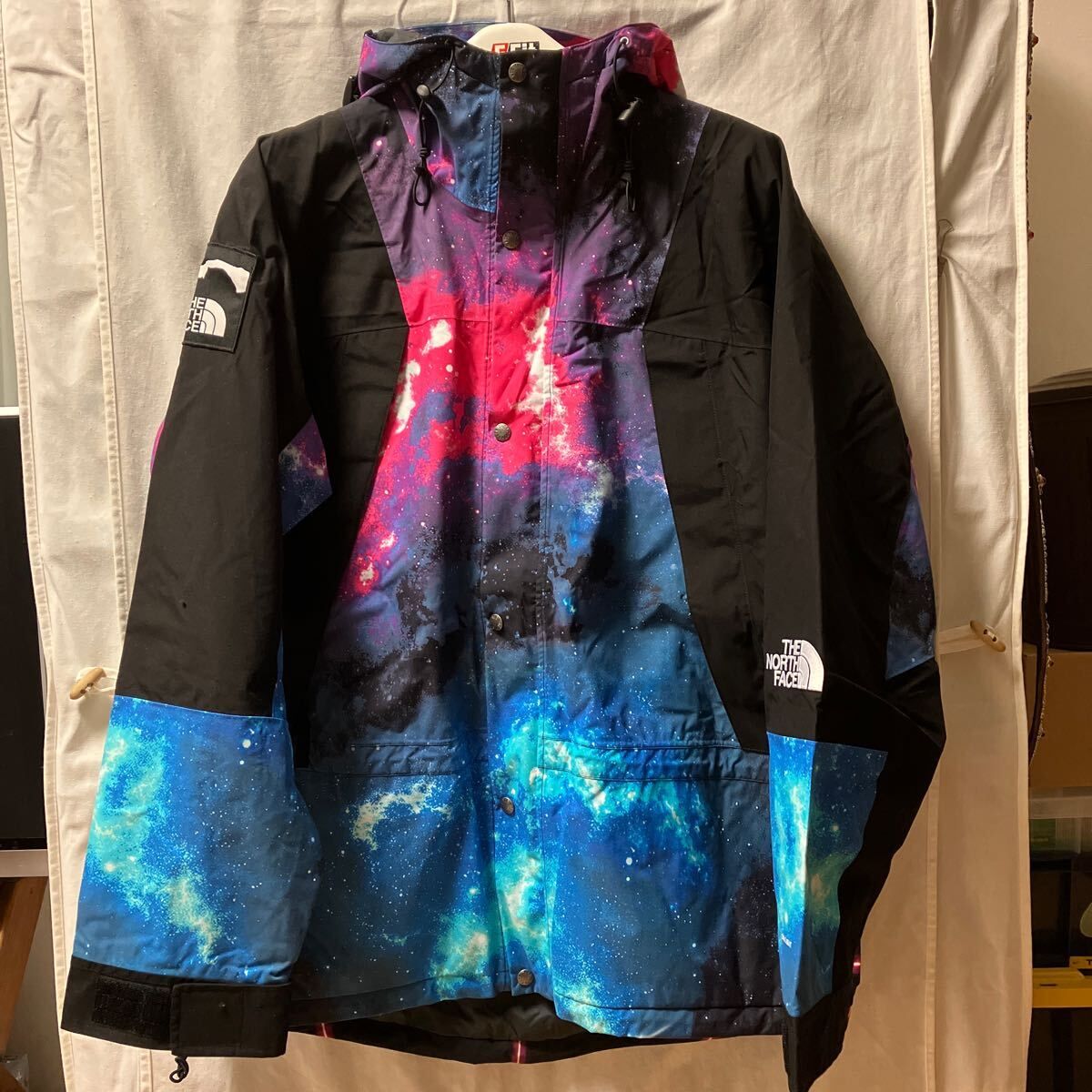 新品未使用【size Asia XXL】INVINCIBLE The North Face PRINTED MOUNTAIN LIGHT JACKET 日本未発売 ノースフェイス マンパ インビンシブル 新品・未使用(ワケあり)】新品未使用【size Asia XXL