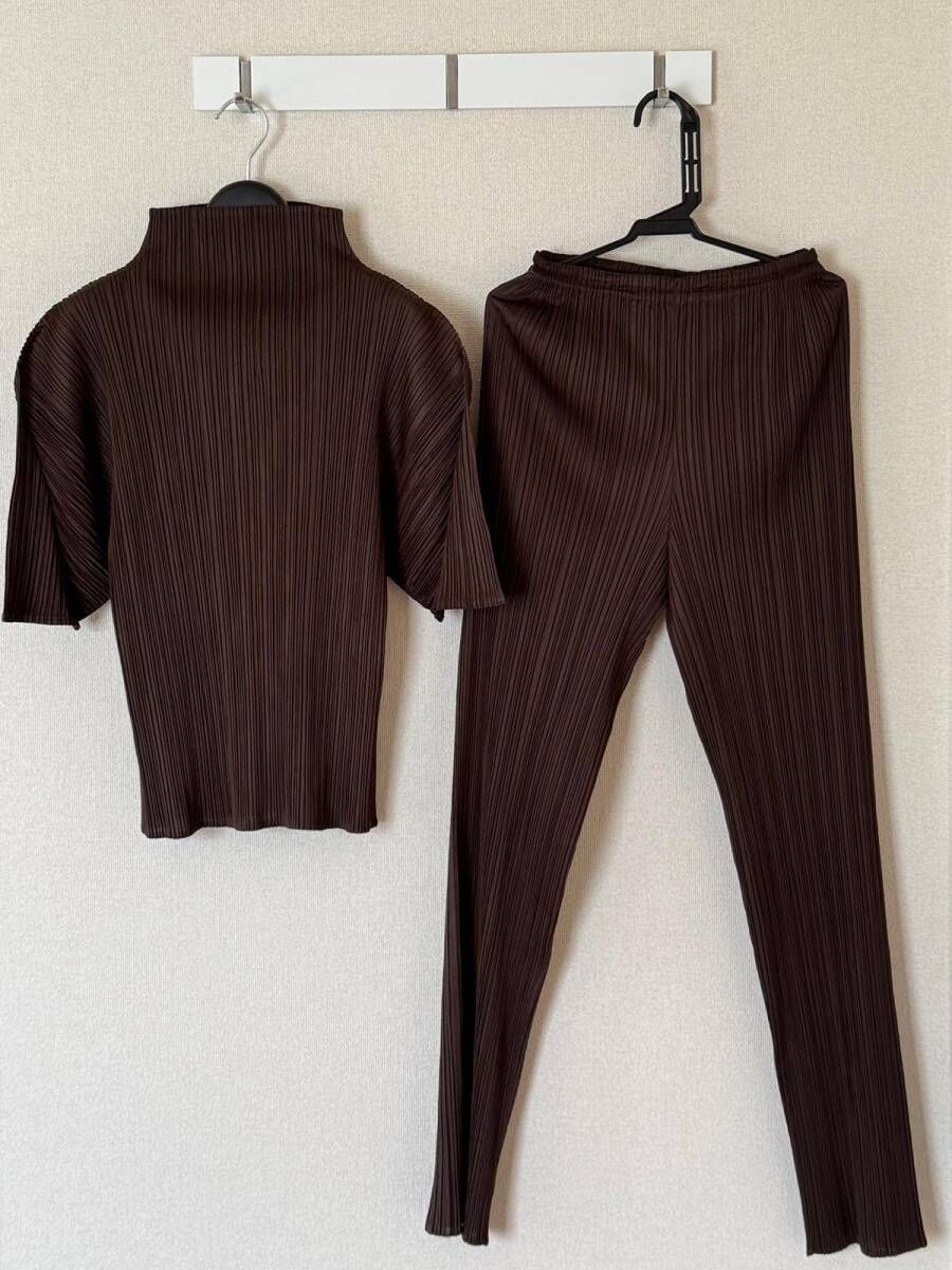 【イッセイミヤケ　Issey Miyake】PLEATS PLEASE　プリーツプリーズ　セットアップ 　トップ:3 /パンツ:2