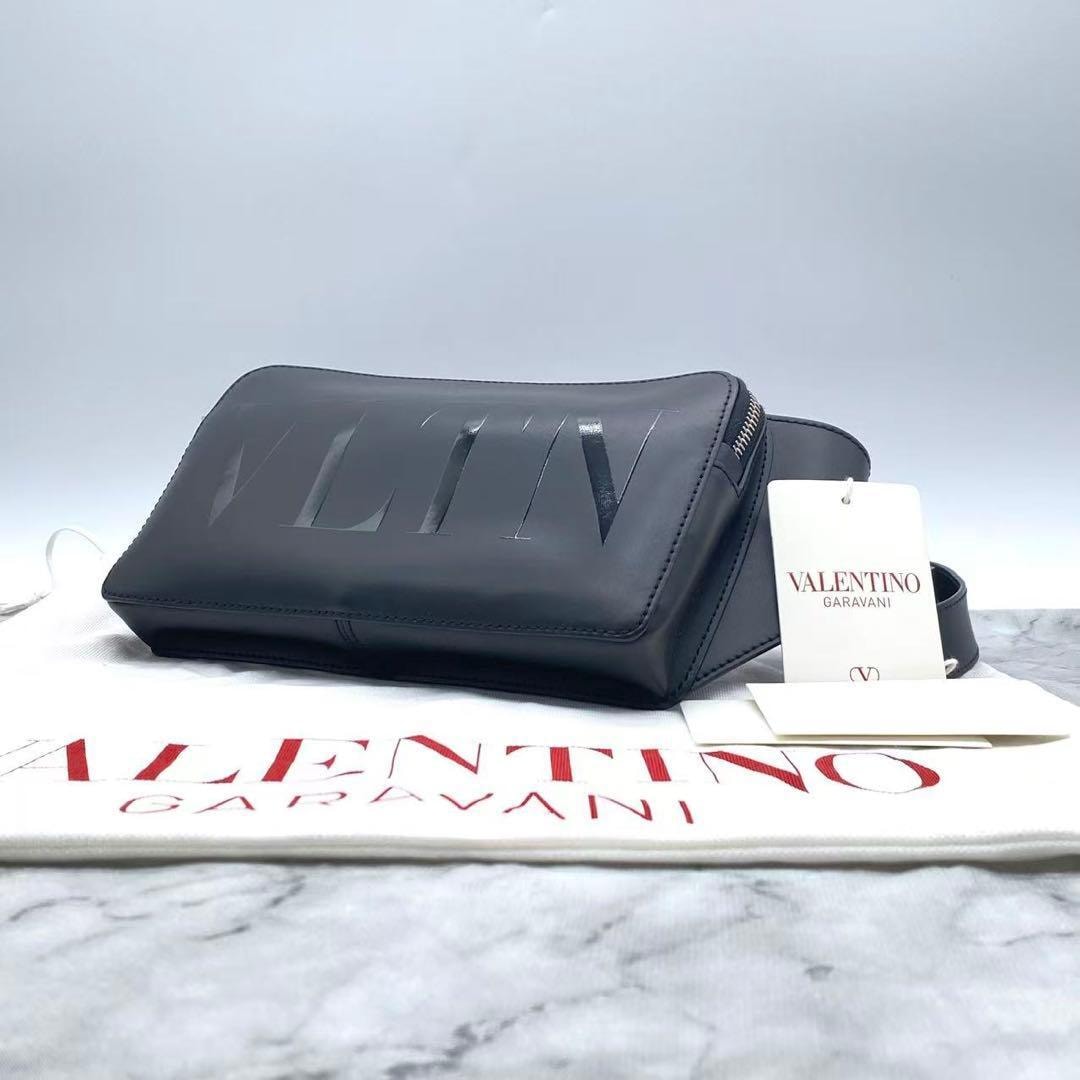 は自分にプチご褒美を Valentino グリーン レザー ボディバッグ VLTN
