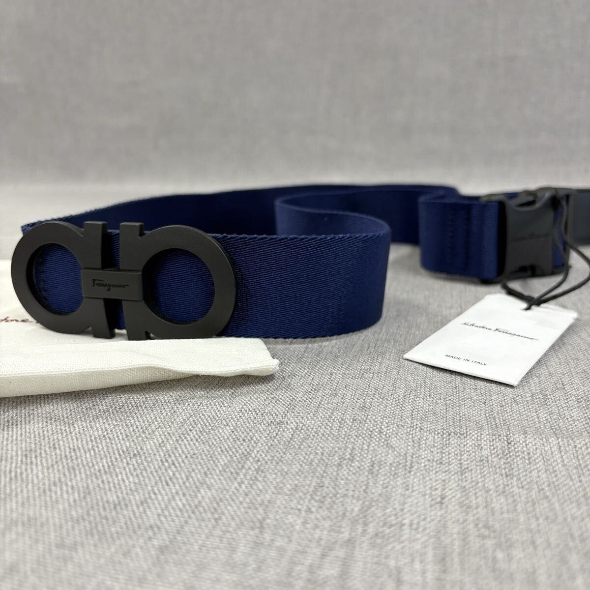 新品 Ferragamo ガンチーニ ネイビーナイロンベルト 100 67A202 734842 イタリア製