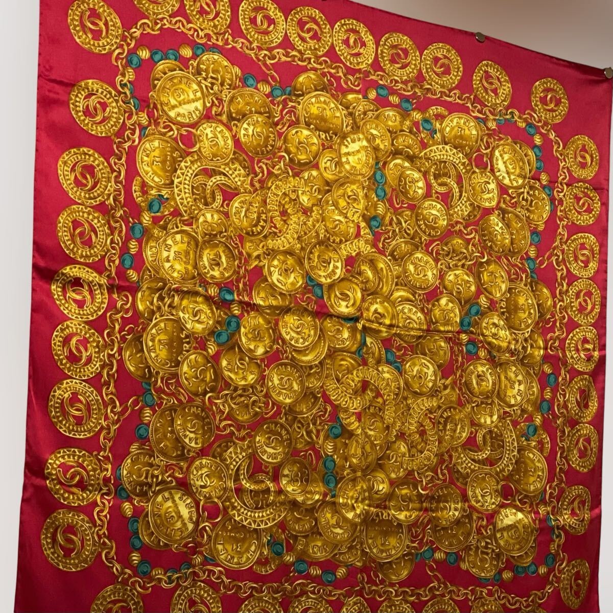 やや傷や汚れあり】VINTAGE CHANEL 大判シルクスカーフ ココマーク