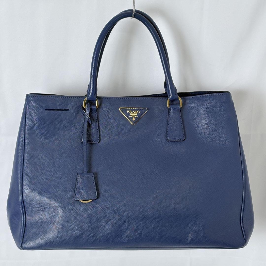 極美品PRADAサフィアーノレザー大トートバッグブルーゴールド金具A収納