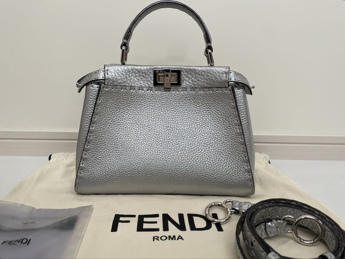フェンディ　ピーカブー　1925 スモール　ミニ　セレリア　シルバー　銀色　ショルダーバッグ　ハンドバッグ　FENDI 限定