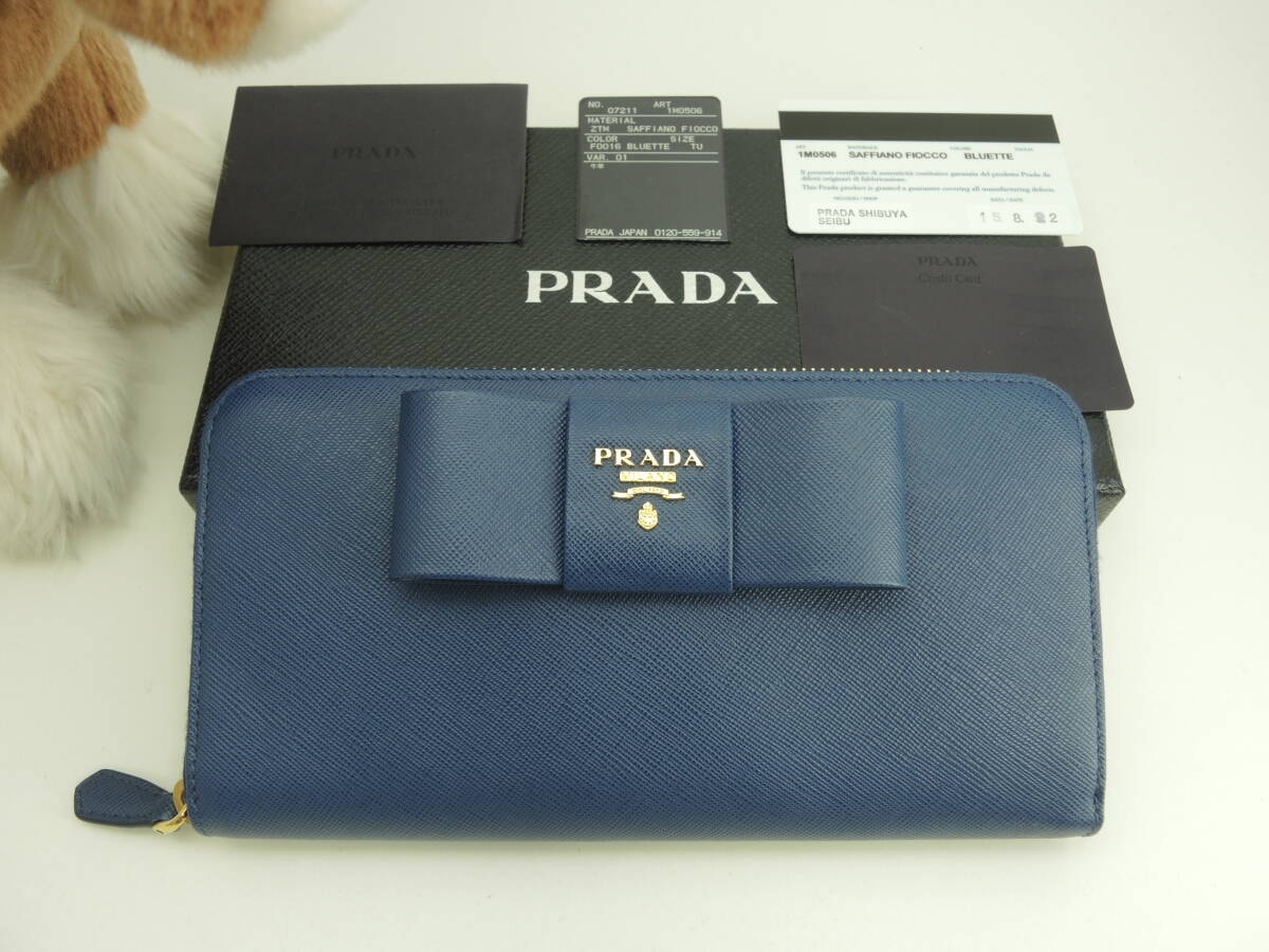 プラダ サフィアーノトライアングル ジップアラウンド長財布 