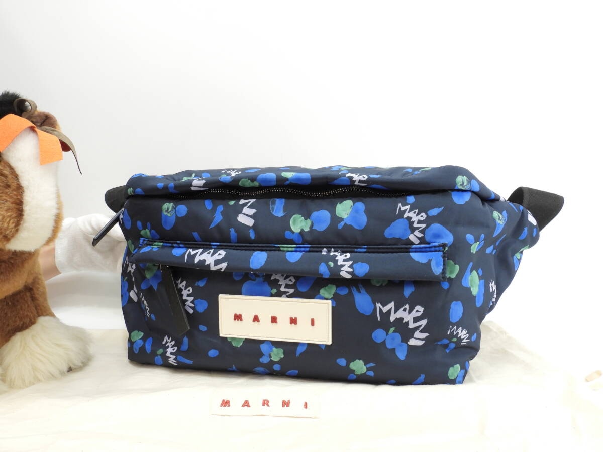 マルニ クロスボディバッグ Puff ナイロン紺 バムバッグ 斜め掛けショルダーバッグ 極美品@ 1