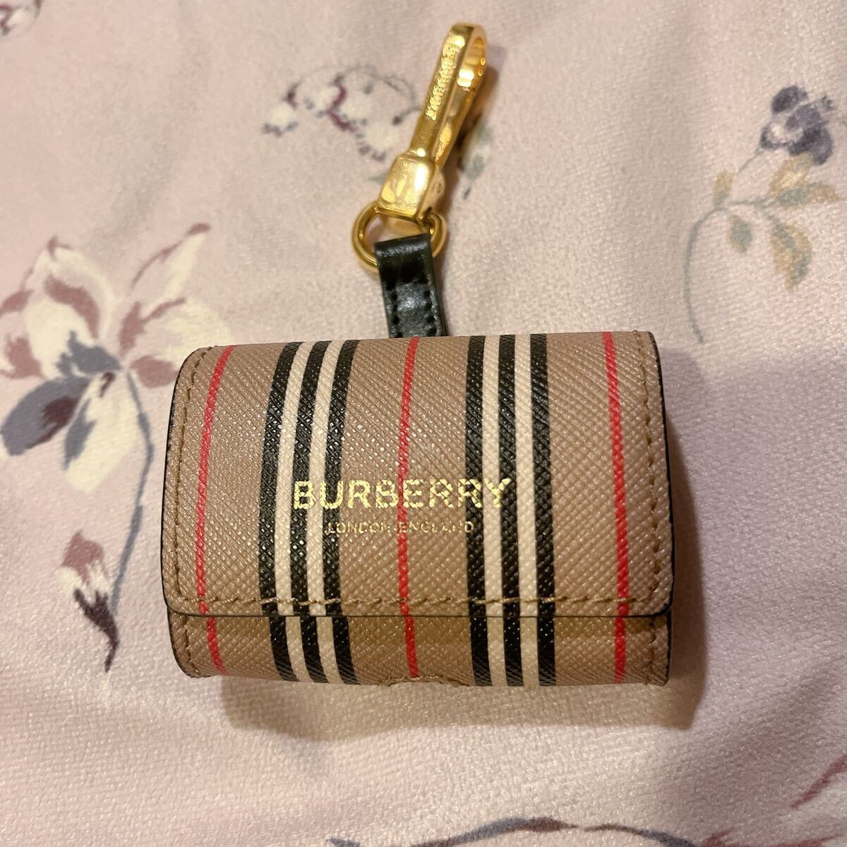 B (目立った傷や汚れなし)】バーバリー BURBERRY レザー AirPodsケース