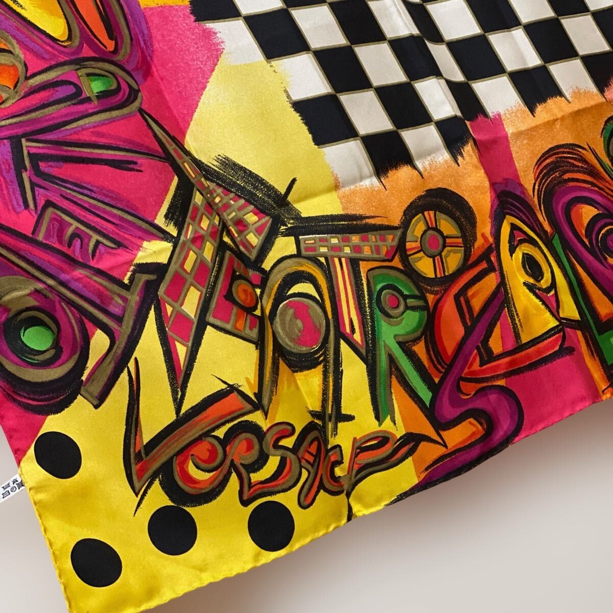 ATELIER VERSACE 大判シルクスカーフ マルチカラー ロゴ ヴェルサーチ ヴィンテージ