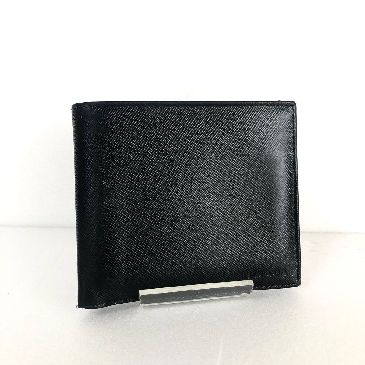 ■良品■PRADA プラダ　サフィアーノレザー　二つ折り財布　ロゴ型押し　イタリア製　ブラック　シルバー金具　刻印あり　メンズ