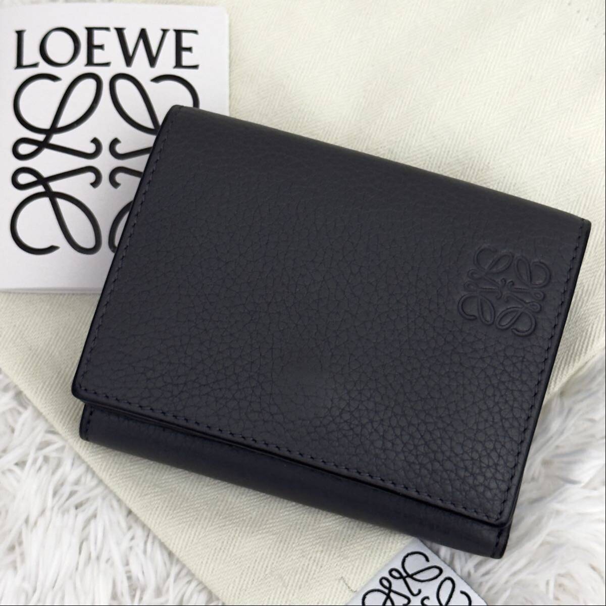 LOEWE ロエベ ミディアム バーティカル ウォレット ブロッサム/タン ロエベ トライフォールド ウォレット ソフトグレインカーフ