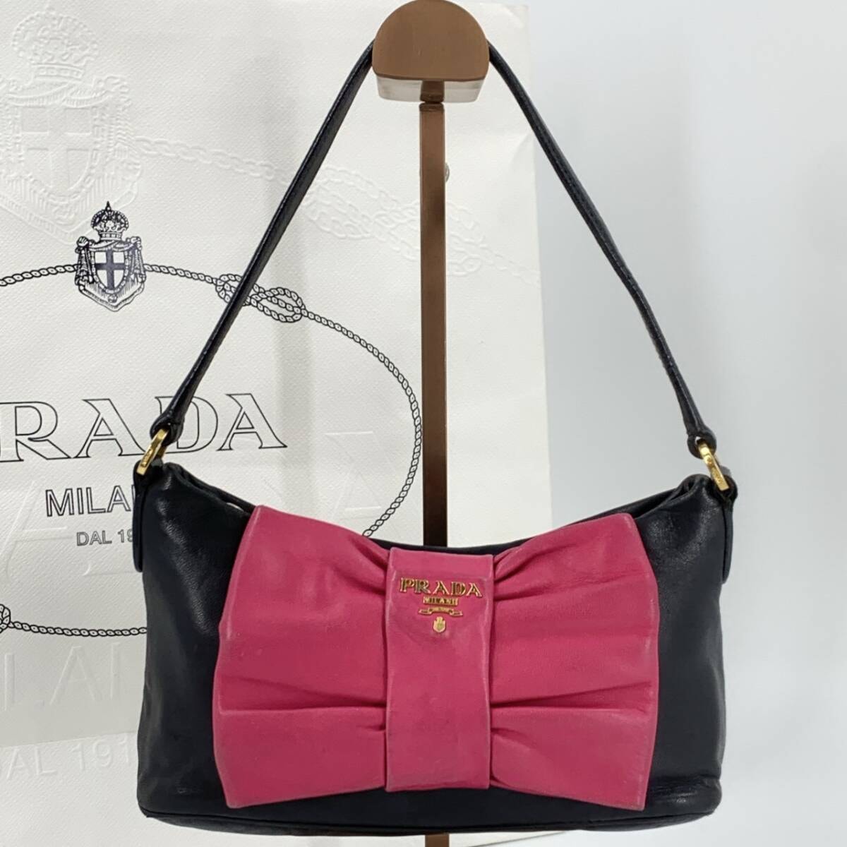 プラダ ギャザー ショルダーバッグ ナイロン BN1407 レッド レディース PRADA  中古 PRADA（プラダ） ギャザー ショルダーバッグ ナイロン BN1407 レッド