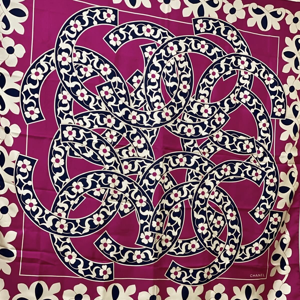 VINTAGE CHANEL 大判シルクスカーフ ココマーク カメリア マゼンタ ピンク 紫 ヴィンテージシャネル